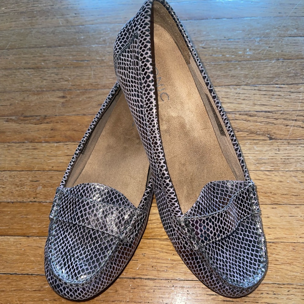 Vionic metallic loafers